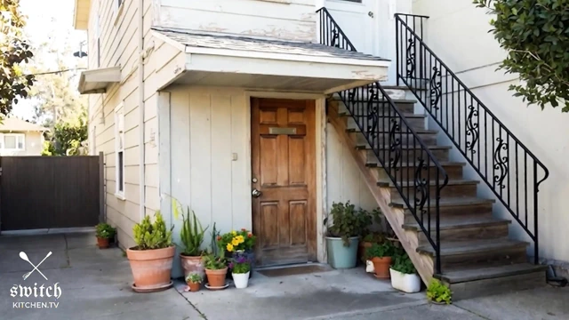 Aldatılan adam kız arkadaşının kirasını ödemek için aldatmasını izliyor - biseksüel cesaretlendirme gavat döl öpücüğü