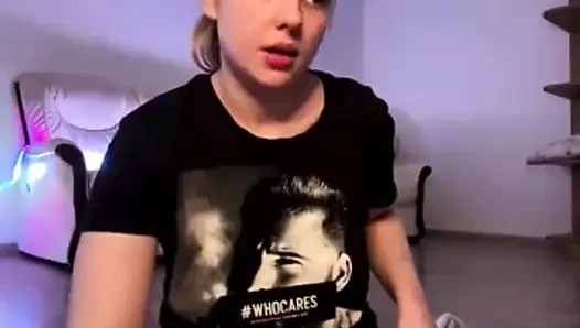Amına yumruk sokma yakın çekim ve jucielussie ile yağlı memeler gösterisi