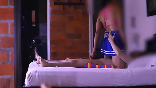 Öğrenci ve üvey kız kardeş müzik odasında buluştu.