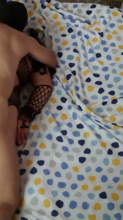 Seksi iç çamaşırlı olgun evli kadın, seksi seviyor, harika sakso çekiyor, gırtlağına kadar sakso çekiyor | Klip 1