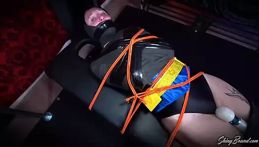 Sağ kuzgun cadıya karşı