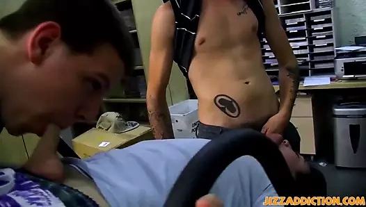 Çok güzel eşcinsel rad matthews darbeler iki yarak içinde Hardcore 3way