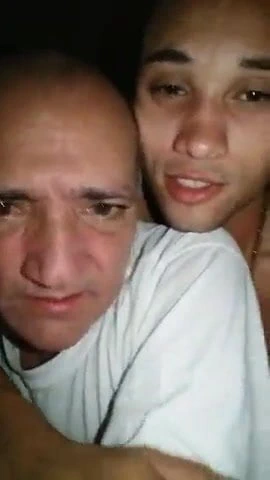 Moleque fodendo veya coroa