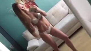 Rus kız vücudu kapalı 2 gösterilen