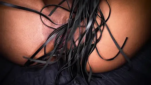 Yoğun lezbiyen bdsm: ginger domme zenci itaatkarı eğitiyor!