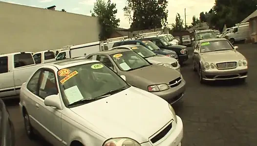 Olgun sarışın ve esmer kızlar vahşi orgazm için parmaklıyor