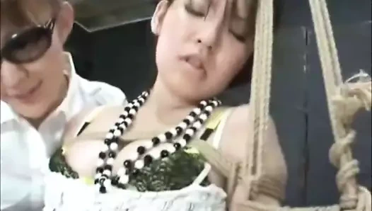 Kıllı Asya genç yapılmış için orgazm