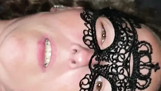 Erkek arkadaşım beni sikiyor. Sikini amıma sokuyor. Her tarafıma fışkırtıyor.