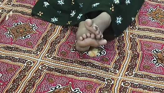 Seksi kız ıslak amcığını gösteriyor