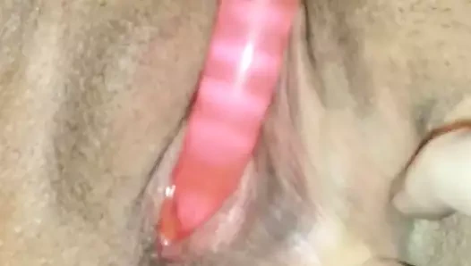 Meine Frau macht es sich selbst,bis sie kommt.