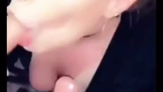 Dwa kutasy w buzi na raz - Zobacz jak Marta obciaga