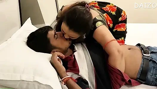 Desi Bhabi ko hotel mey bulakar Couda