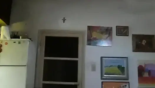 Uyanır uyanmaz her şeyi çıkarıyorum ve sen vücuduma hayransın