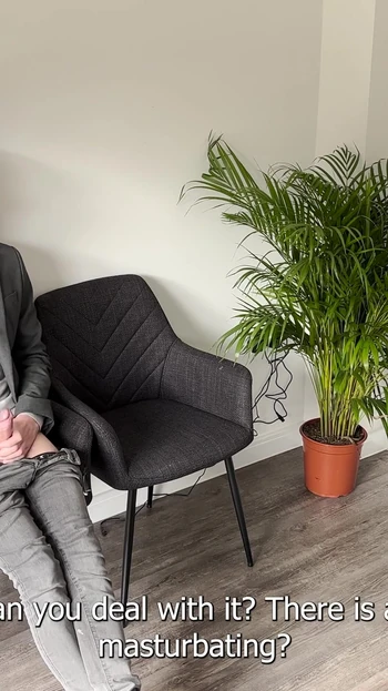 Обязательный для просмотра момент из "Я вытащил свой хуй перед мусульманской девушкой в зале ожидания и почти оказался в тюрьме"