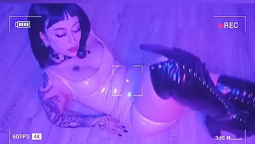 Bu neon odasında, sadece biz