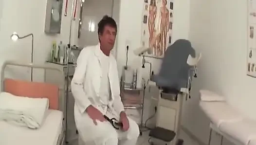 Azgın Hemşireler Klinikte Sert Sikiliyor