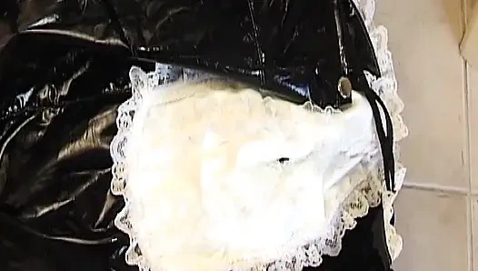 Симпатичной французской крошке жестко пробурили очко перед дегустацией кончи