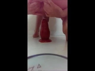 10 cm veya 4 inç genişliğinde buttplug, şimdiye kadarki en büyüğü!