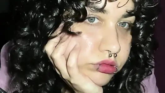 Kız arkadaşın eve gittiğinde seni şımartıyor