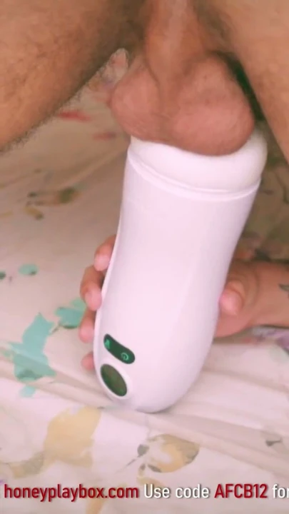 ÜCRETSİZ TAM VİDEO Sünnetsiz Büyük Yaraklı Latino HoneyPlayBox Kai2 Otomatik Mastürbatörü Test Ediyor Yoğun Boşalma | Bölüm 2
