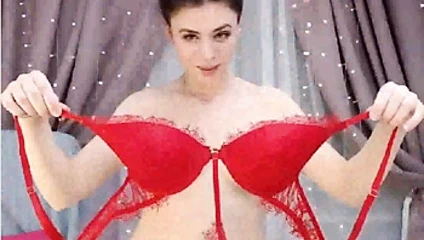 Harika kırmızı sutyenli kız