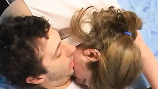 Eliyle Amını Ve Horozuyla Kıçını Okşuyor