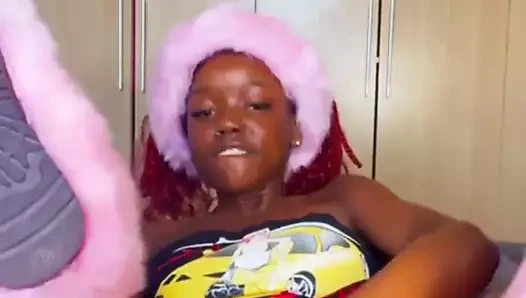 Pembe fışkırtıyor