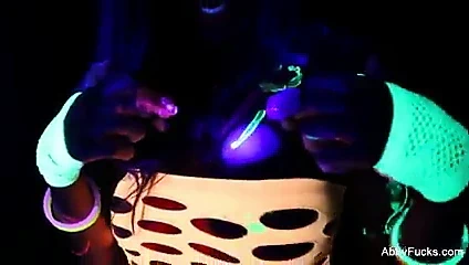 Abigail mac kamera arkası