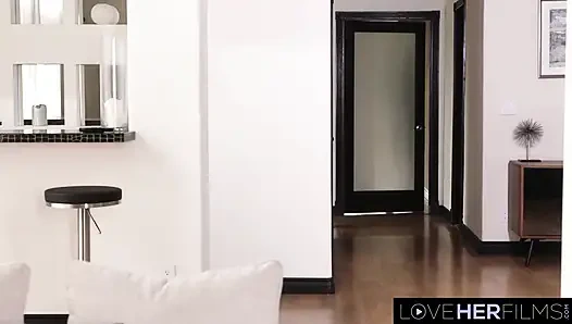 Orta yaşlı seksi kadın sadie holmes üvey oğluna yardım ediyor