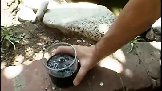 Asyalı kız senin için aynada göğüslerini sağıyor