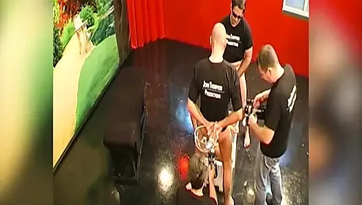 Ggg sarışın bukkake sürtüğün yüzü dölle sırılsıklam oluyor