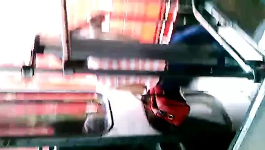 otobüste (latin kız)