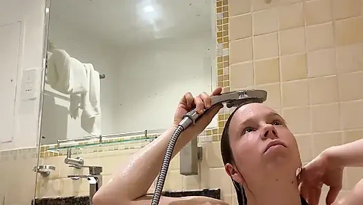 Веселье в гостиничной ванне