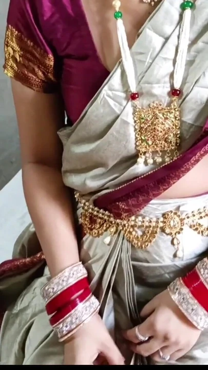 Эмоциональный момент из "Вирусной тамильской бхабхи трахнул ее муж, когда она была готова выйти на улицу"