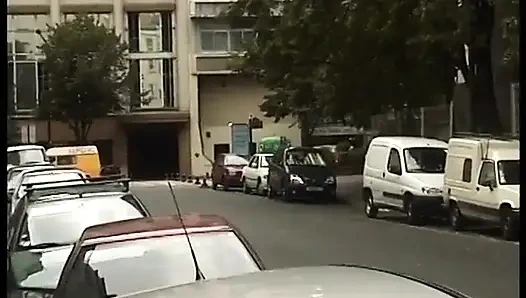 Güzel lisa kendini çok ateşli bir yolculuğa atıyor!