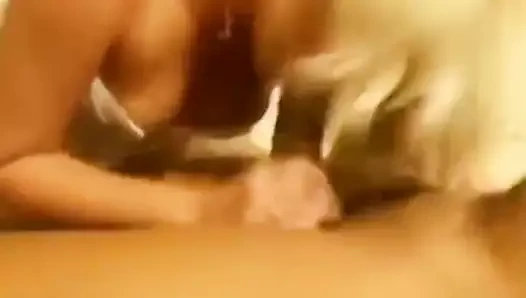 Sevgilisini önümde emdi