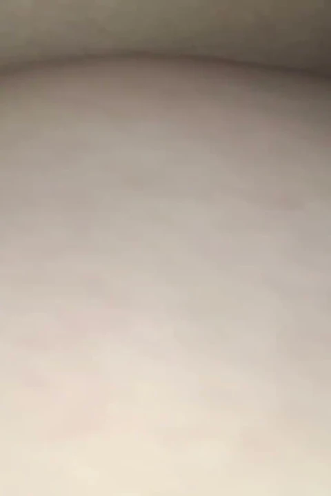 Yaşlı üvey kız kardeş genç üvey kız kardeşi tarafından sikiliyor