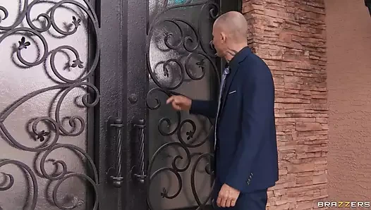 Whofuckedit. Demi Sutra, Kira Noir, Mia Molotov, Brianna Dymond - Brazzers