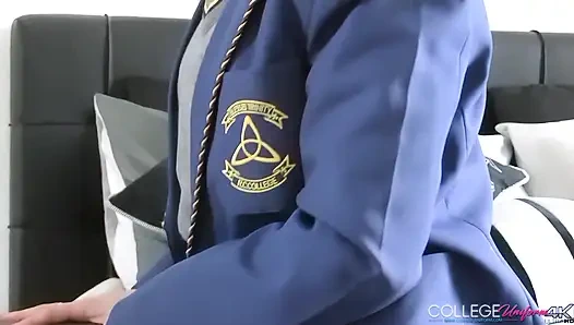 Kelli Smith'in yer aldığı yatakta