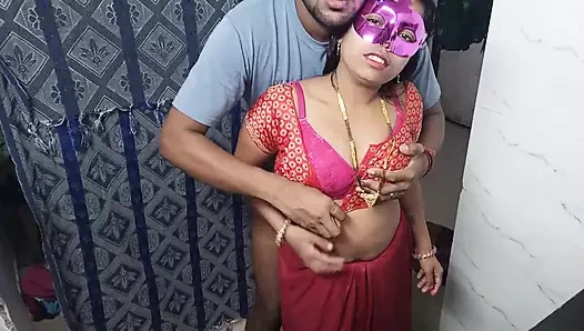 Ateşli desi orta yaşlı seksi kadın mükemmel götle yarağa biniyor - gerçek amatör ev yapımı Hintçe seks