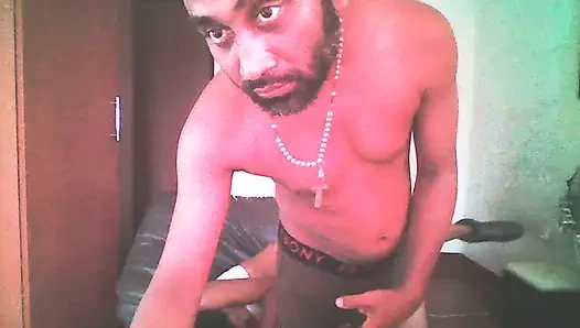 Annemin arkadaşı parti elbisesi istemek için annesini görmeye geldi sahne arkası