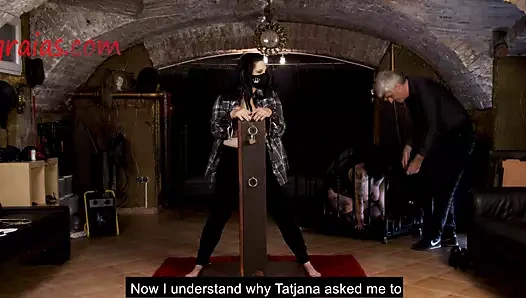 Yeni köle kız efendi tarafından tanıtıldı