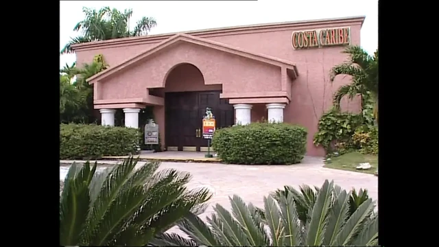 Klasik orta yaşlı seksi kadın porno filmleri penetrasyon görmeden sikiliyor