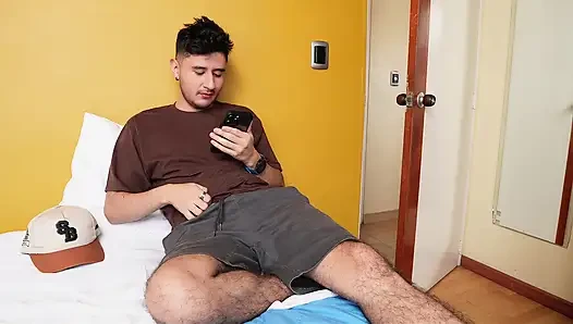 Üvey Kiz Kardeşimin Sikmiş Ve Islak Vajinasi Fark Edilme Riskini Alarak Dileğimi Gerçekleştiriyorum