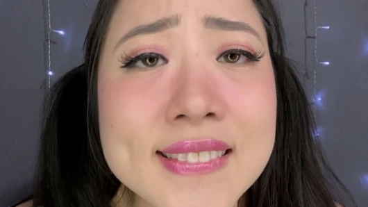 Güzel Asyalı yüzüne yakın mastürbasyon teşviki -asmr 31 talimatı