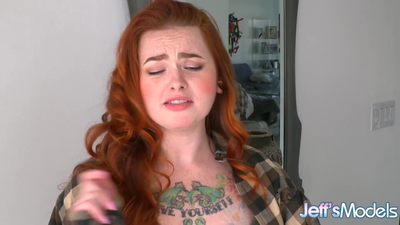 Adora Bell tóc đỏ quyến rũ quyến rũ một trai trẻ da đen