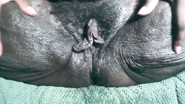 Hisqueensuga крупным планом, сквиртующая киска чернокожей милфы-толстушки