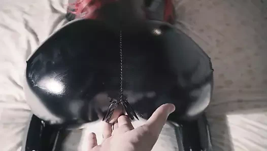 Lateks orta yaşlı seksi kadın arkadan parmakla orgazm istiyor - gerçek amatör orgazm 4k