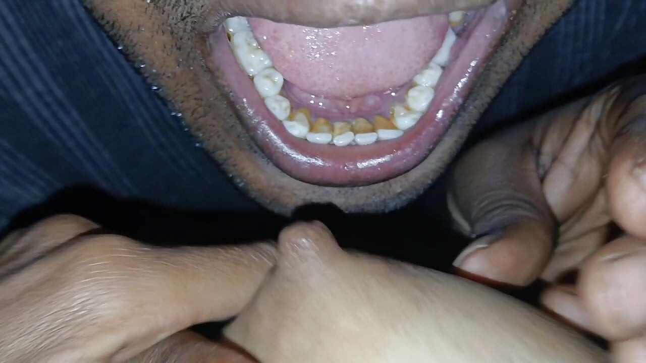 Bhabhi ka boobs mil gya pine ke liye