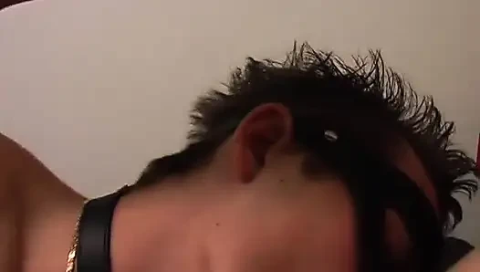 Maskeli ayak fetişi